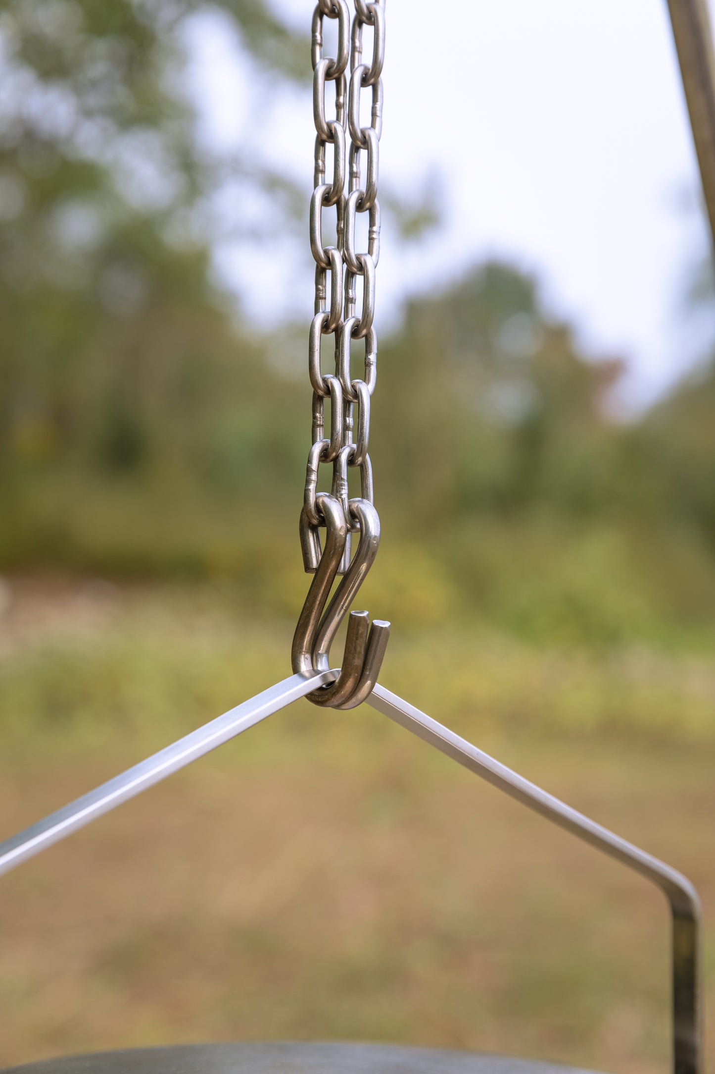 close up of Metal swing set out door camping hook with chain for Nomadia Flamo Stainless Steel Quadripod