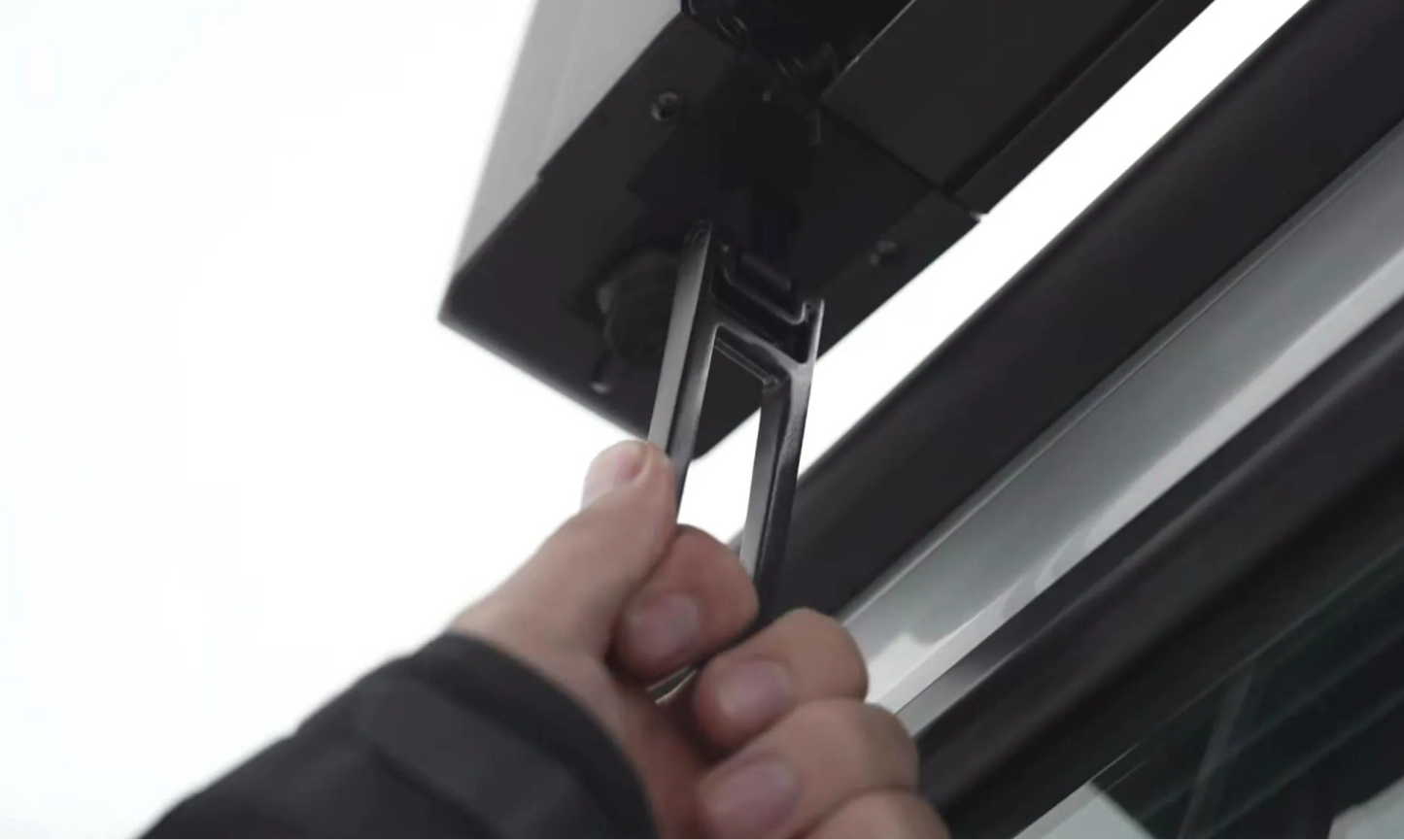 close up of the closing pull of Nomadia Glide World's fastest opening awning overlanding - wildcamping - aluminium awning - easy setup - fast setup awning - foldable